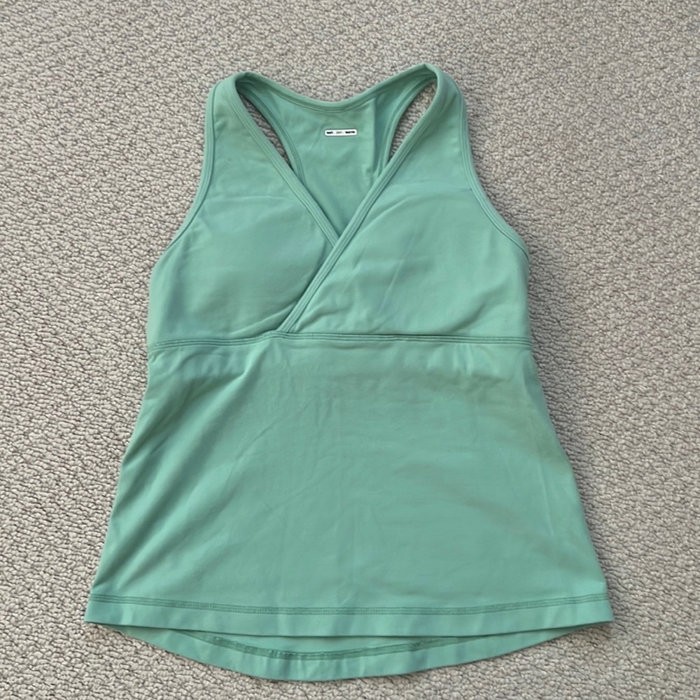 Lululemon work-out top Size 8